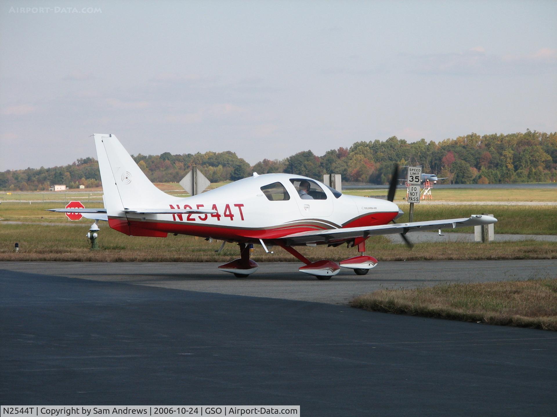 N2544T, 2005 Lancair LC41-550FG C/N 41072, This guy is flying from the right seat.