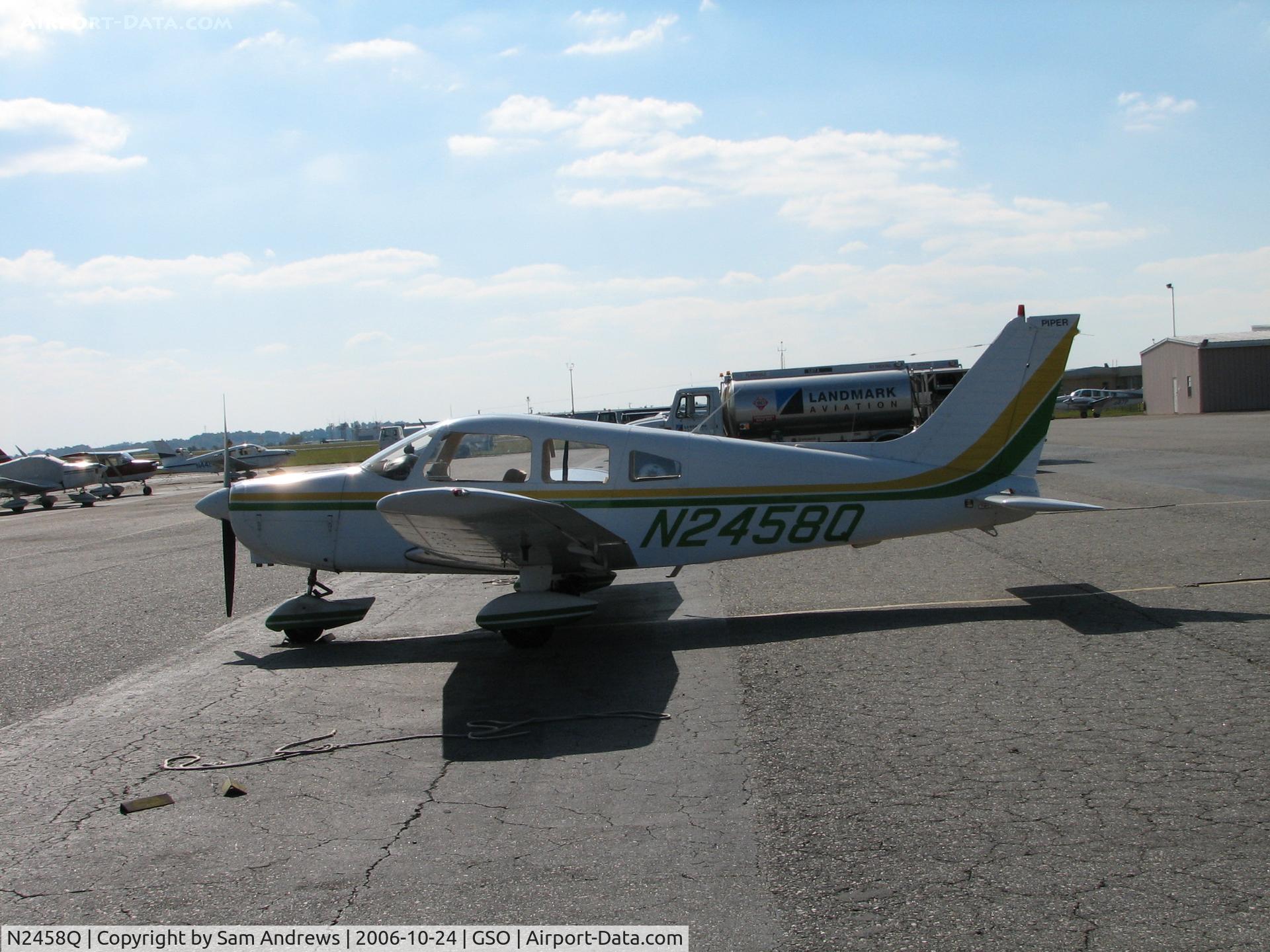 N2458Q, Piper PA-28-161 C/N 28-7716102, On the ramp