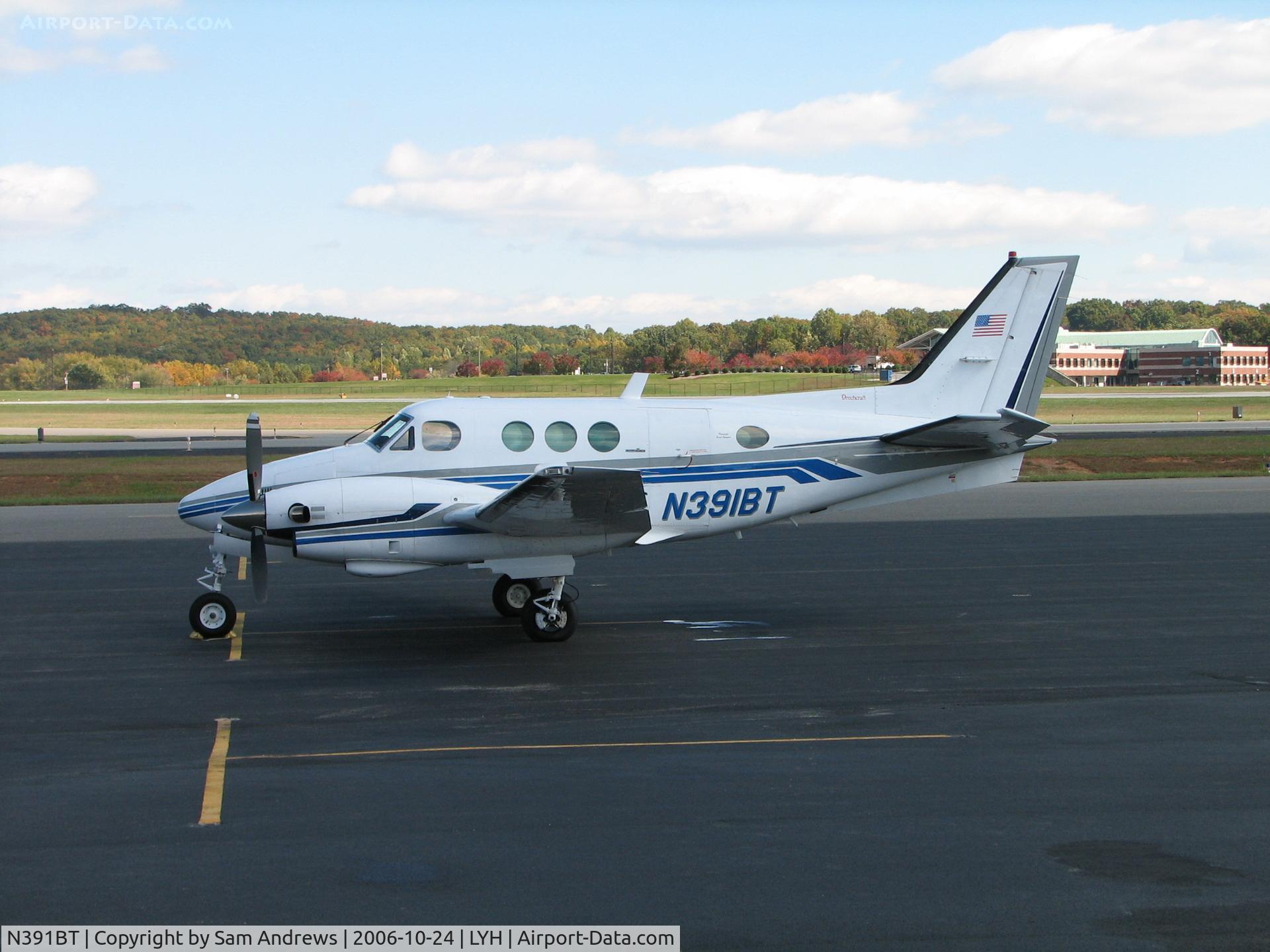 N391BT, 1981 Beech C90 King Air C/N LJ-983, Nice king air
