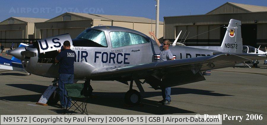 N91572, 1946 North American Navion (NA-145) C/N NAV-4-353, Repainted, closer to her original military appearance