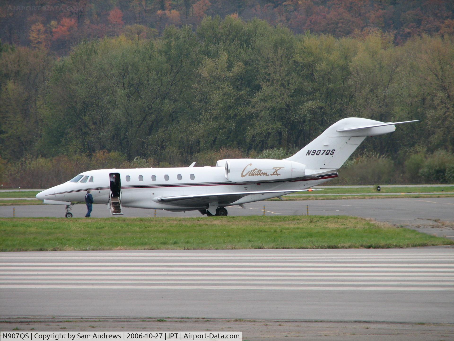N907QS, 2002 Cessna 750 Citation X C/N 750-0201, Unloaded and awating fuel for the flight to PIT.