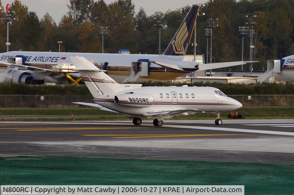 N800RC, 2004 Raytheon Hawker 800XP C/N 258660, Departing Paine Field, Everett, WA