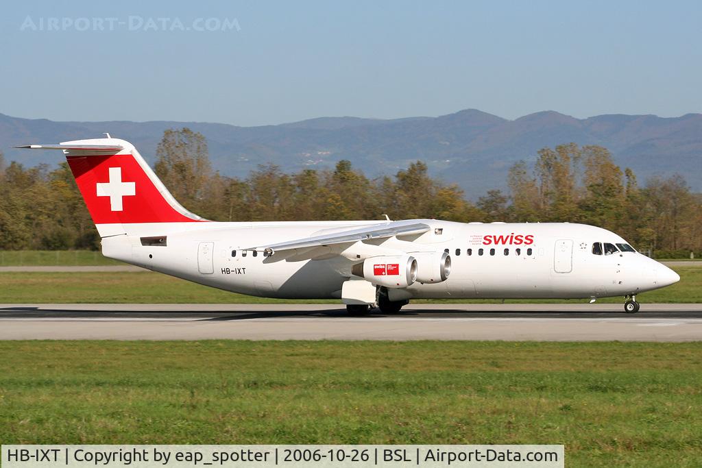 HB-IXT, 1995 British Aerospace Avro 146-RJ100 C/N E3259, Departing to London City