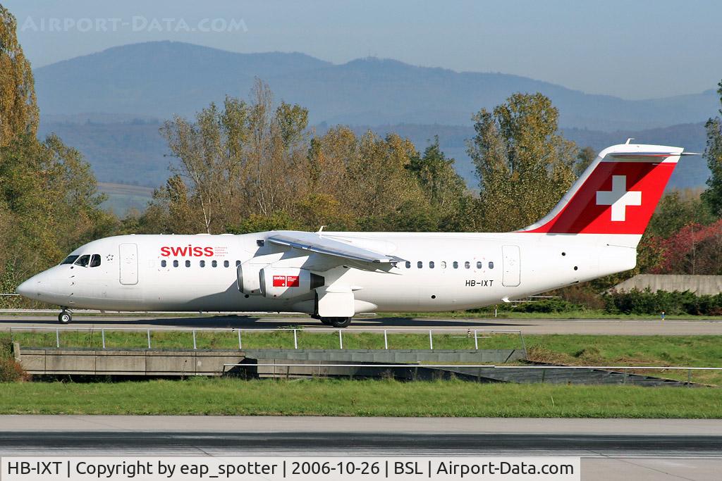 HB-IXT, 1995 British Aerospace Avro 146-RJ100 C/N E3259, on taxiway bravo to holdingpoint 16