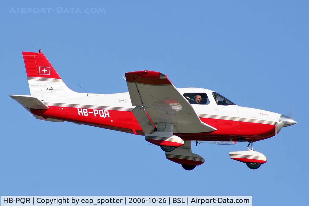 HB-PQR, 2000 Piper PA-28-181 Archer III C/N 2843363, landing on runway 16