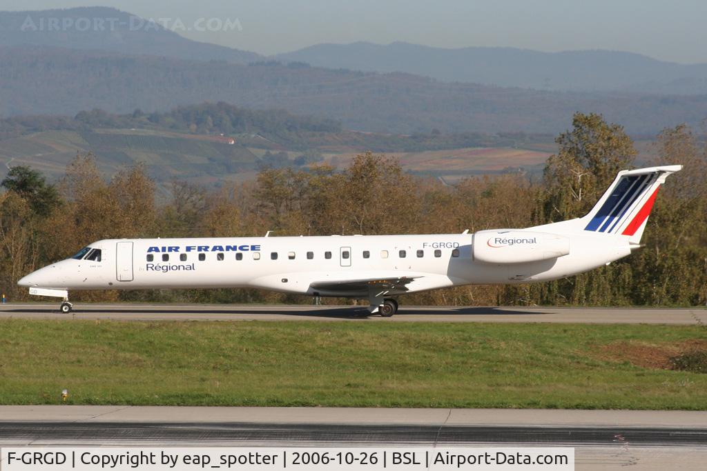 F-GRGD, 1998 Embraer EMB-145EU (ERJ-145EU) C/N 145043, taxi on bravo