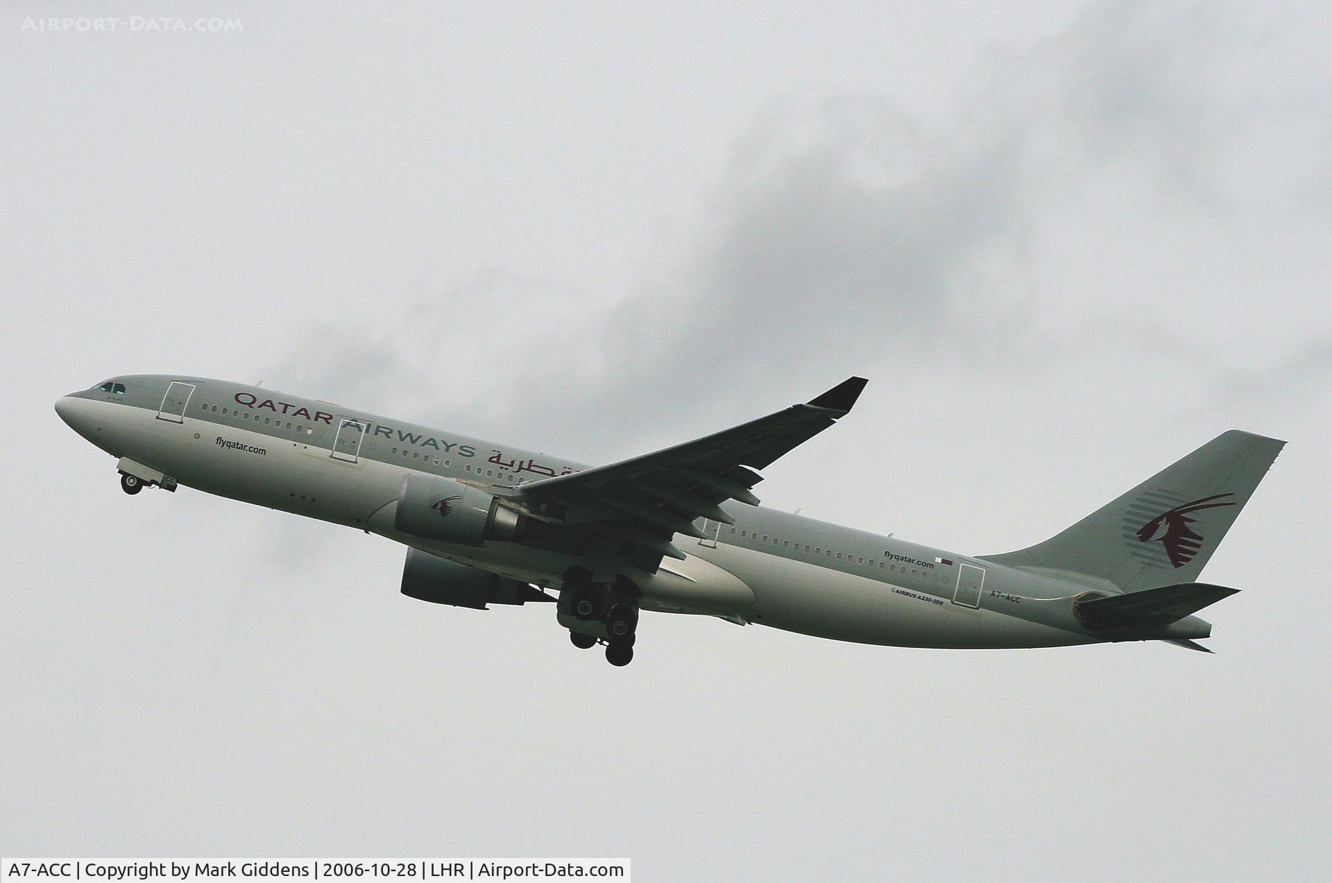 A7-ACC, 2003 Airbus A330-202 C/N 511, Qatar Airways Airbus A330 departing London Heathrow
