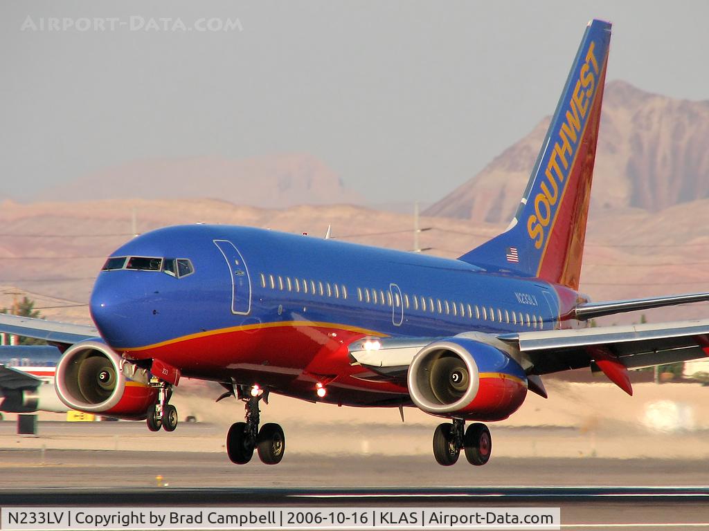 N233LV, 2006 Boeing 737-7H4 C/N 32501, Southwest Airlines / 2006 Boeing 737-7H4