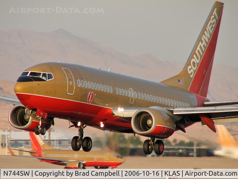 N744SW, 1999 Boeing 737-7H4 C/N 29490, Southwest Airlines / 1999 Boeing 737-7H4