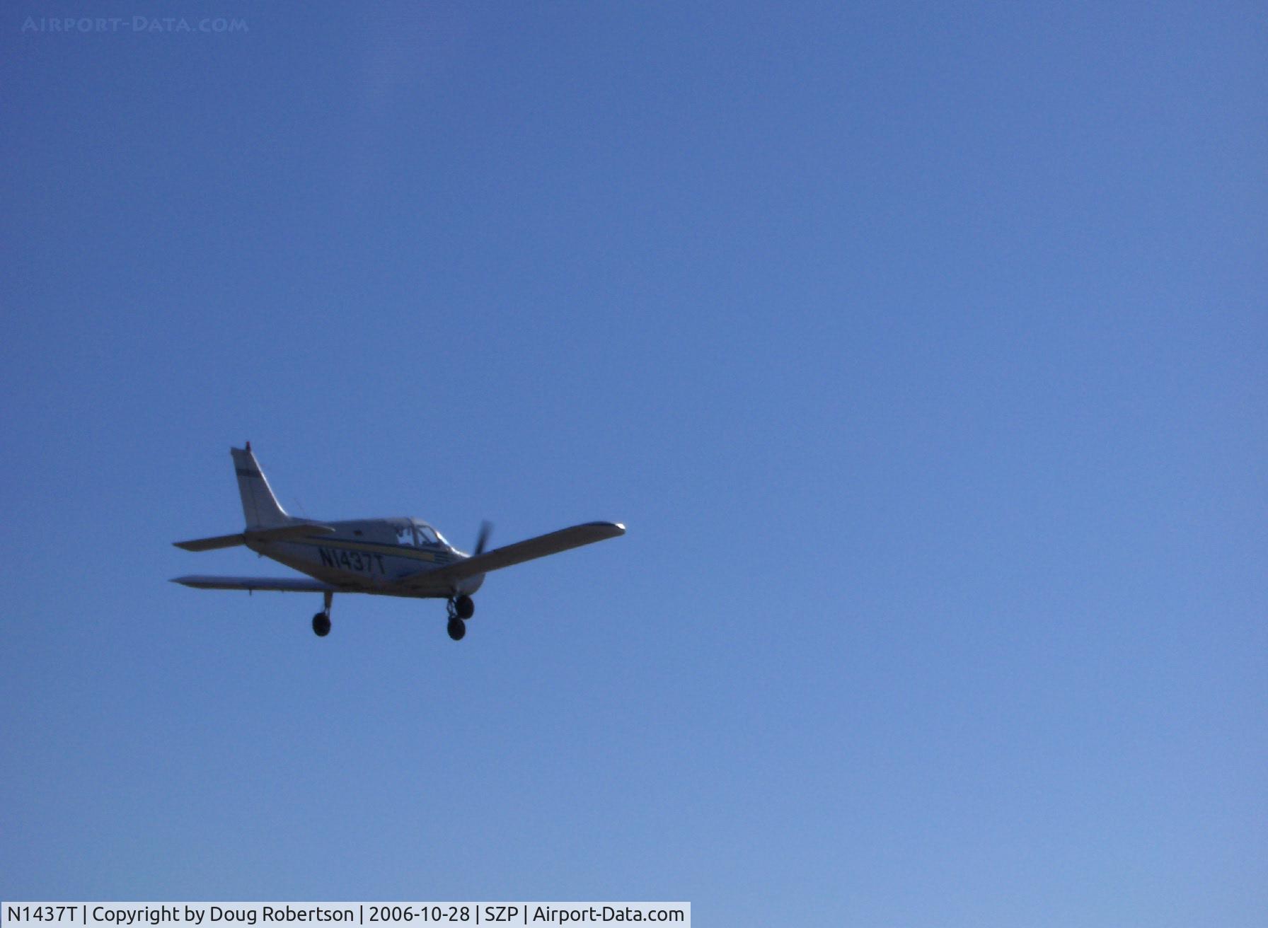 N1437T, 1972 Piper PA-28-140 C/N 28-7225514, 1972 Piper PA-28-140 CRUISER, Lycoming O-320 150 Hp, takeoff climbout Runway 22