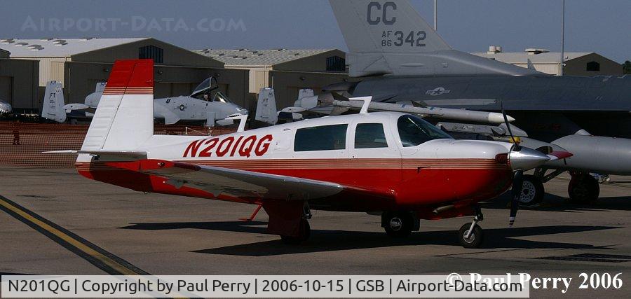 N201QG, 1977 Mooney M20J 201 C/N 24-0340, Mooney hanging out with some high-speed company