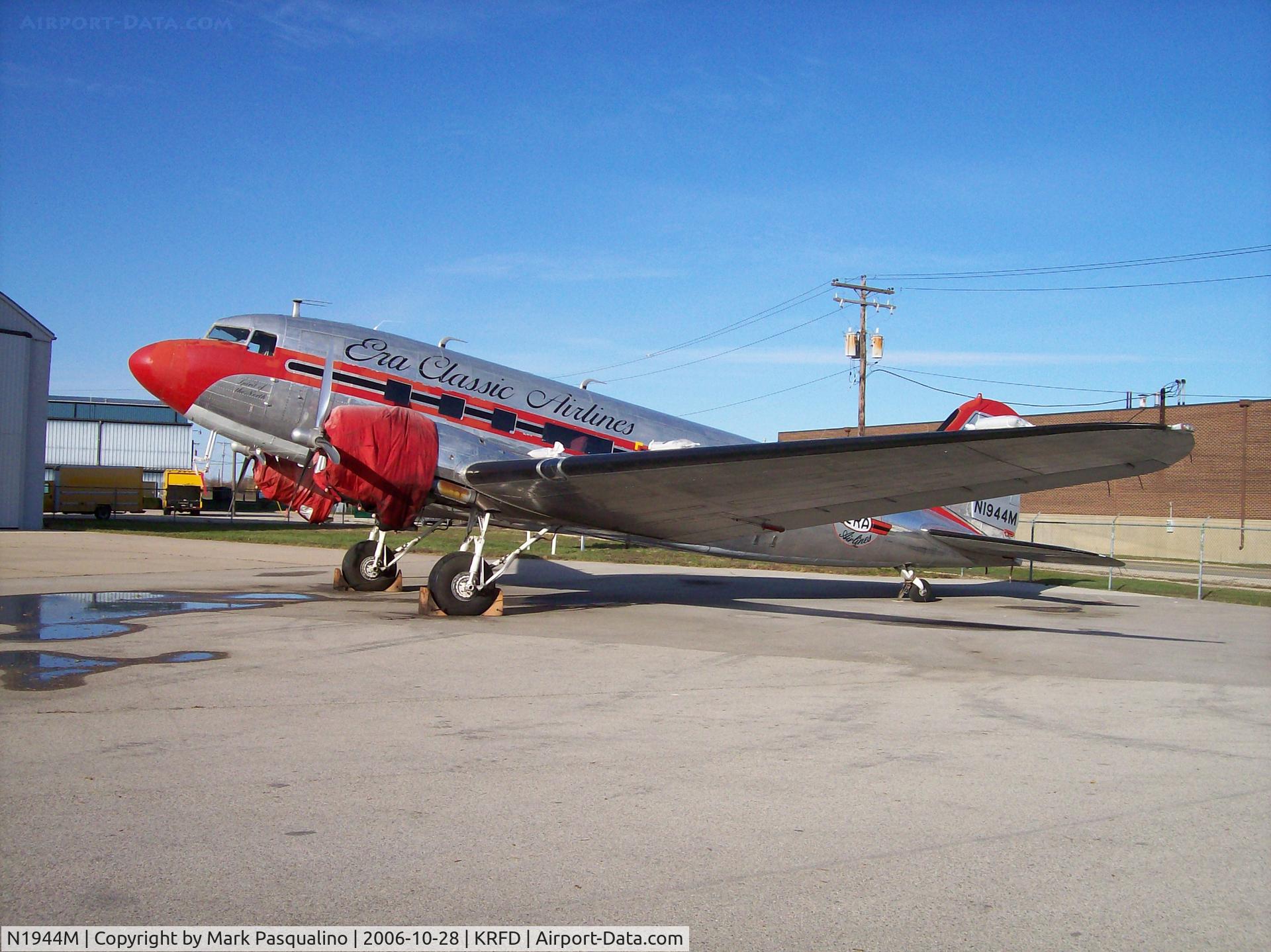 N1944M, 1942 Douglas DC3C-S1C3G (C-47A) C/N 19394, DC-3