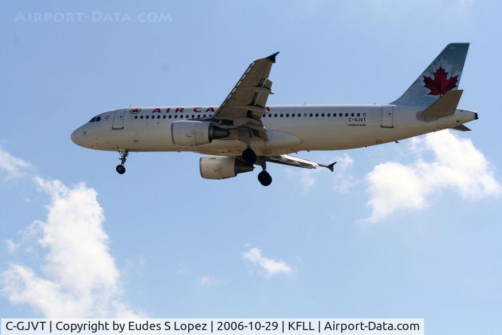 C-GJVT, 2002 Airbus A320-214 C/N 1719, Landing at KFLL