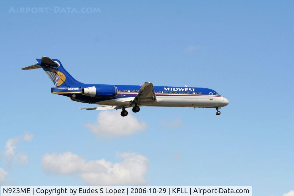 N923ME, 2005 Boeing 717-2BL C/N 55185, Landing at KFLL