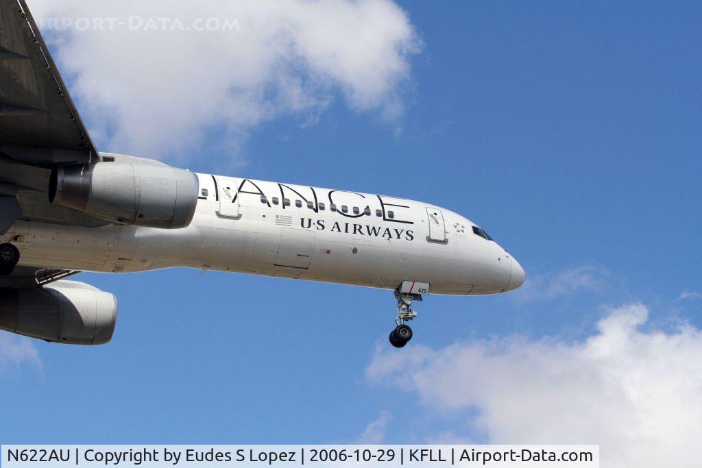 N622AU, 1994 Boeing 757-2B7 C/N 27201, Landing at KFLL