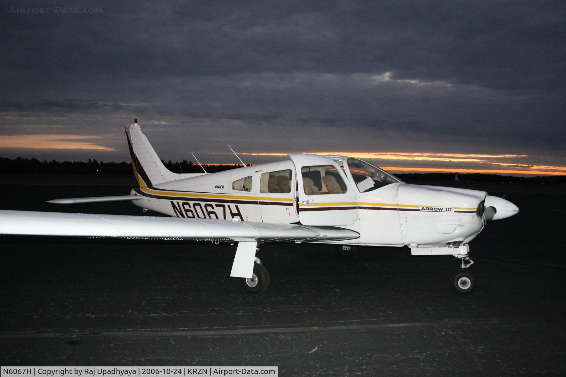 N6067H, 1977 Piper PA-28R-201 Cherokee Arrow III C/N 28R-7837050, N6067H at Burnett County Airport