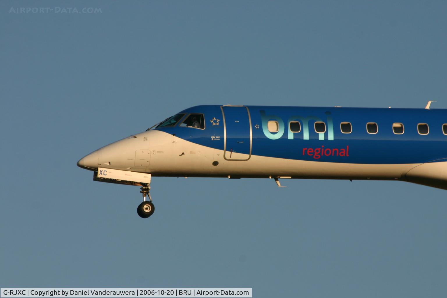 G-RJXC, 1999 Embraer EMB-145EP (ERJ-145EP) C/N 145153, close-up shortly before landing on rwy 25L
