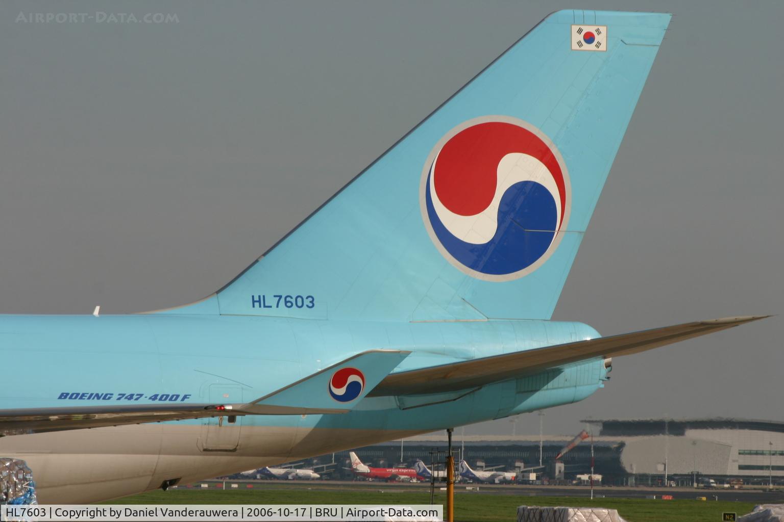 HL7603, 2005 Boeing 747-4B5F/ER/SCD C/N 34302, details of the tail
