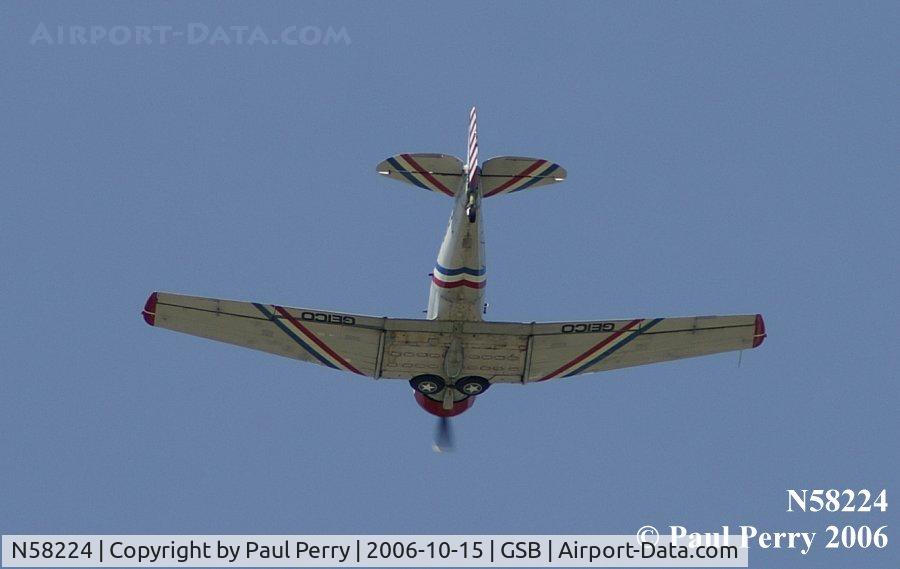 N58224, 1941 North American AT-6B Texan C/N 2553, Skytyper Five after crossing the crowd line
