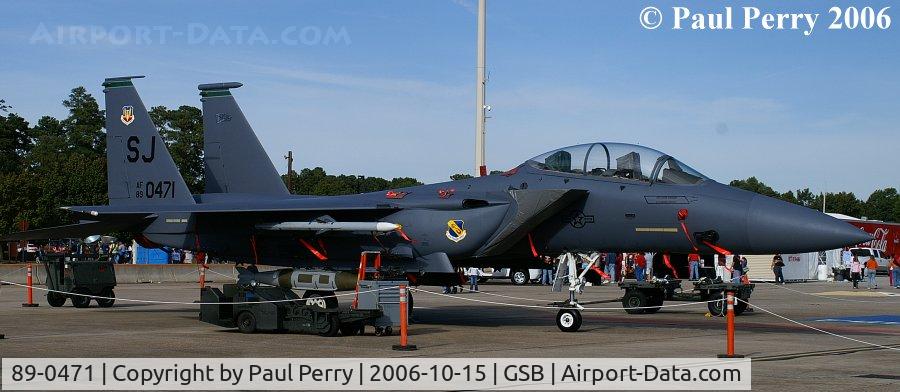 89-0471, 1989 McDonnell Douglas F-15E Strike Eagle C/N 1118/E093, Showing off the heavy JDAMS on this Cheif's bird