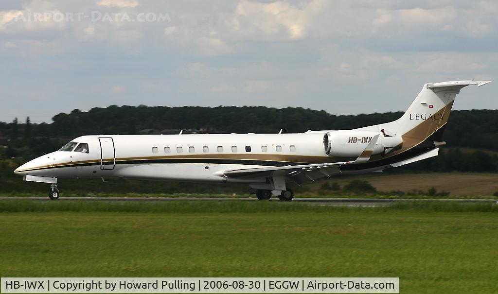 HB-IWX, 2004 Embraer EMB-135BJ Legacy 600 C/N 14500841, Luton
