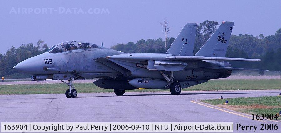 163904, Grumman F-14D Tomcat C/N 614/D-19, One of the Felix Farewell Flight members
