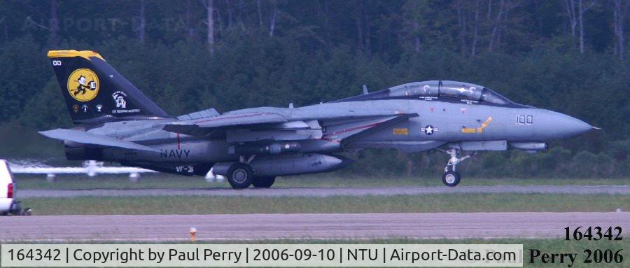 164342, Grumman F-14D Tomcat C/N 617/D-22, Just back down, keeping the spoilers up to bleed off some speed