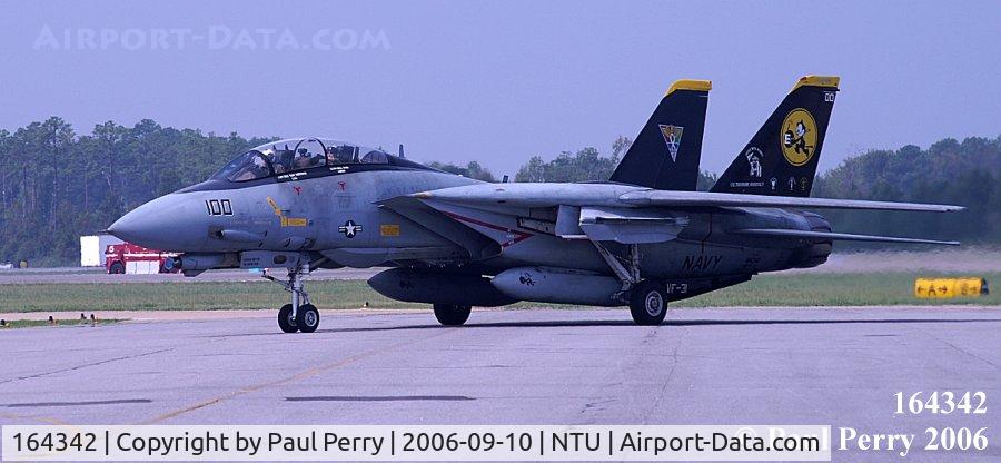164342, Grumman F-14D Tomcat C/N 617/D-22, Taxiing back in, one of the last of the Big Fighters.