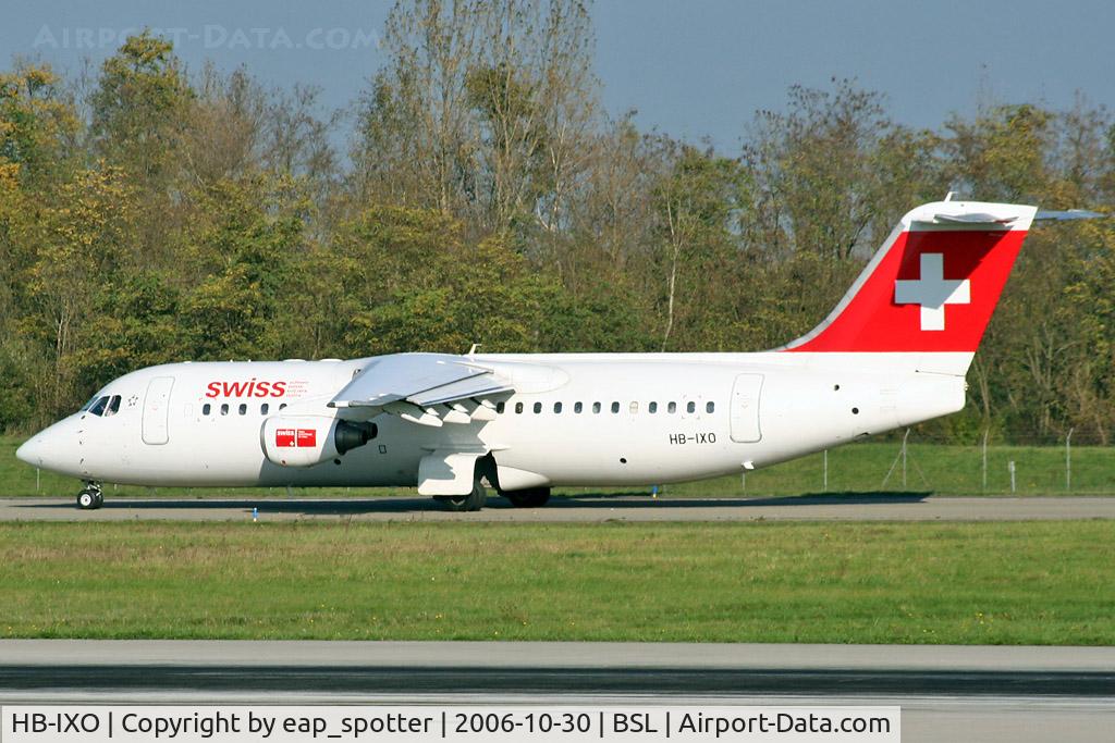 HB-IXO, 1996 British Aerospace Avro 146-RJ100 C/N E3284, on taxiway bravo