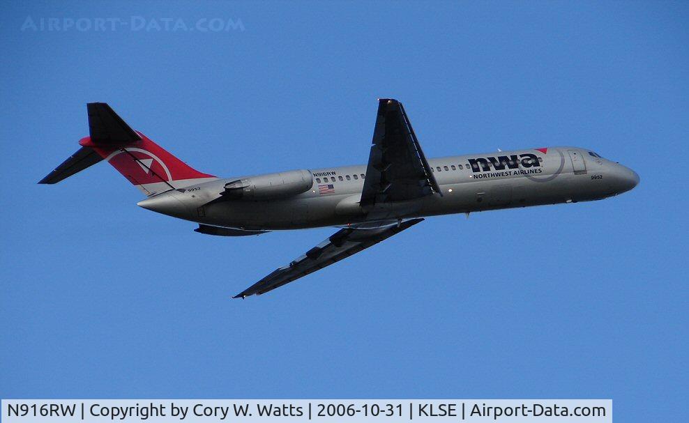 N916RW, 1967 Douglas DC-9-31 C/N 47144, DC-9 Departing rwy 36 on halloween!