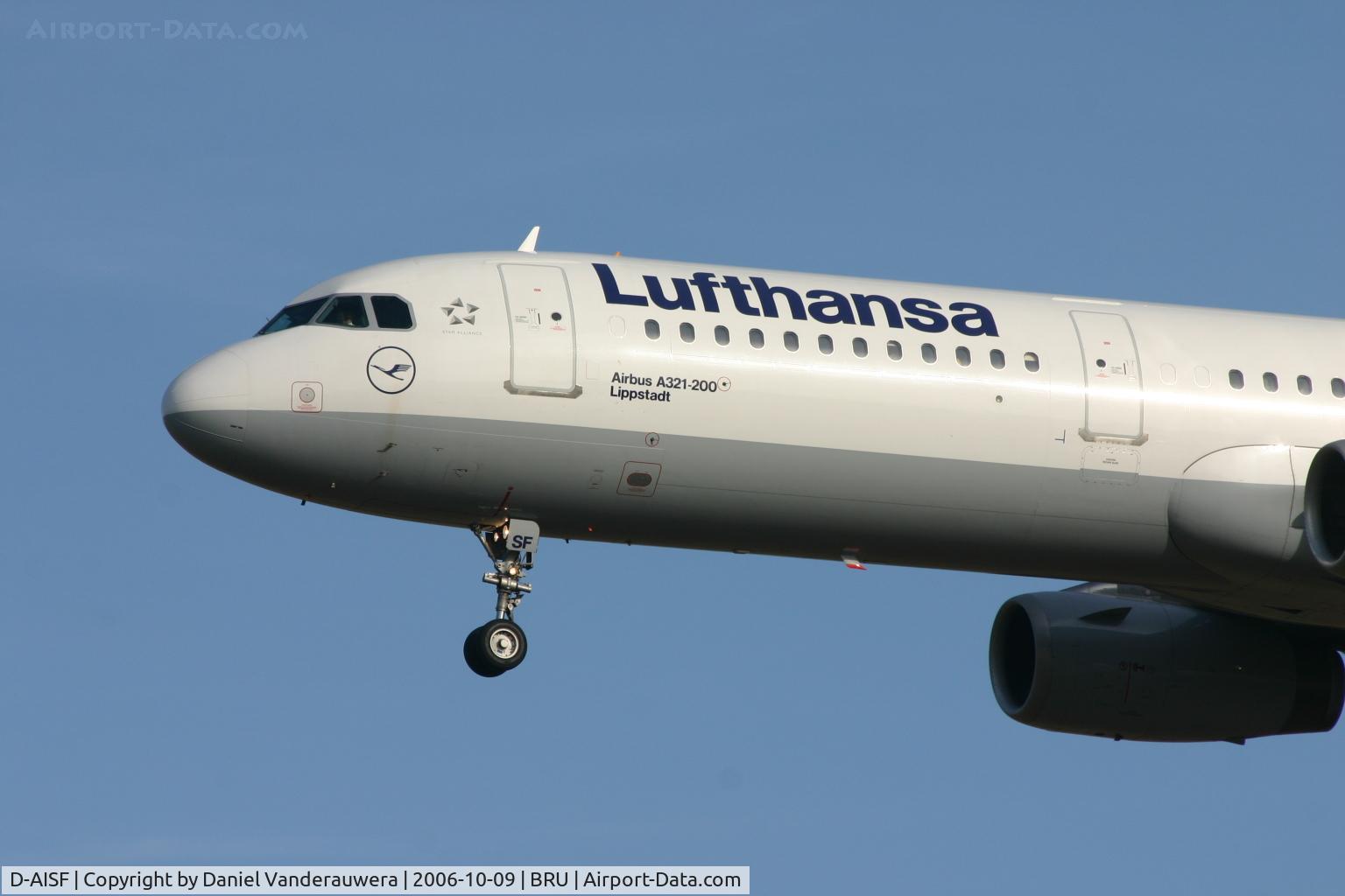 D-AISF, 2000 Airbus A321-231 C/N 1260, descending to rwy 25L