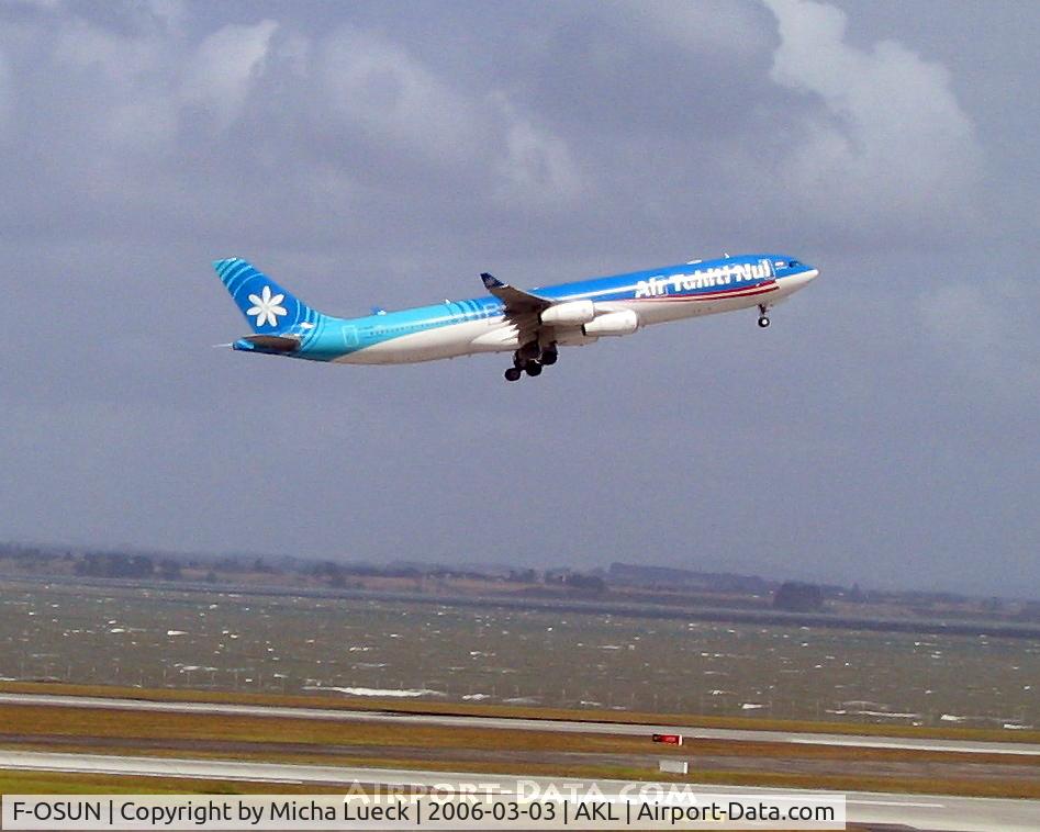 F-OSUN, 2001 Airbus A340-313 C/N 446, Taking off from Auckland