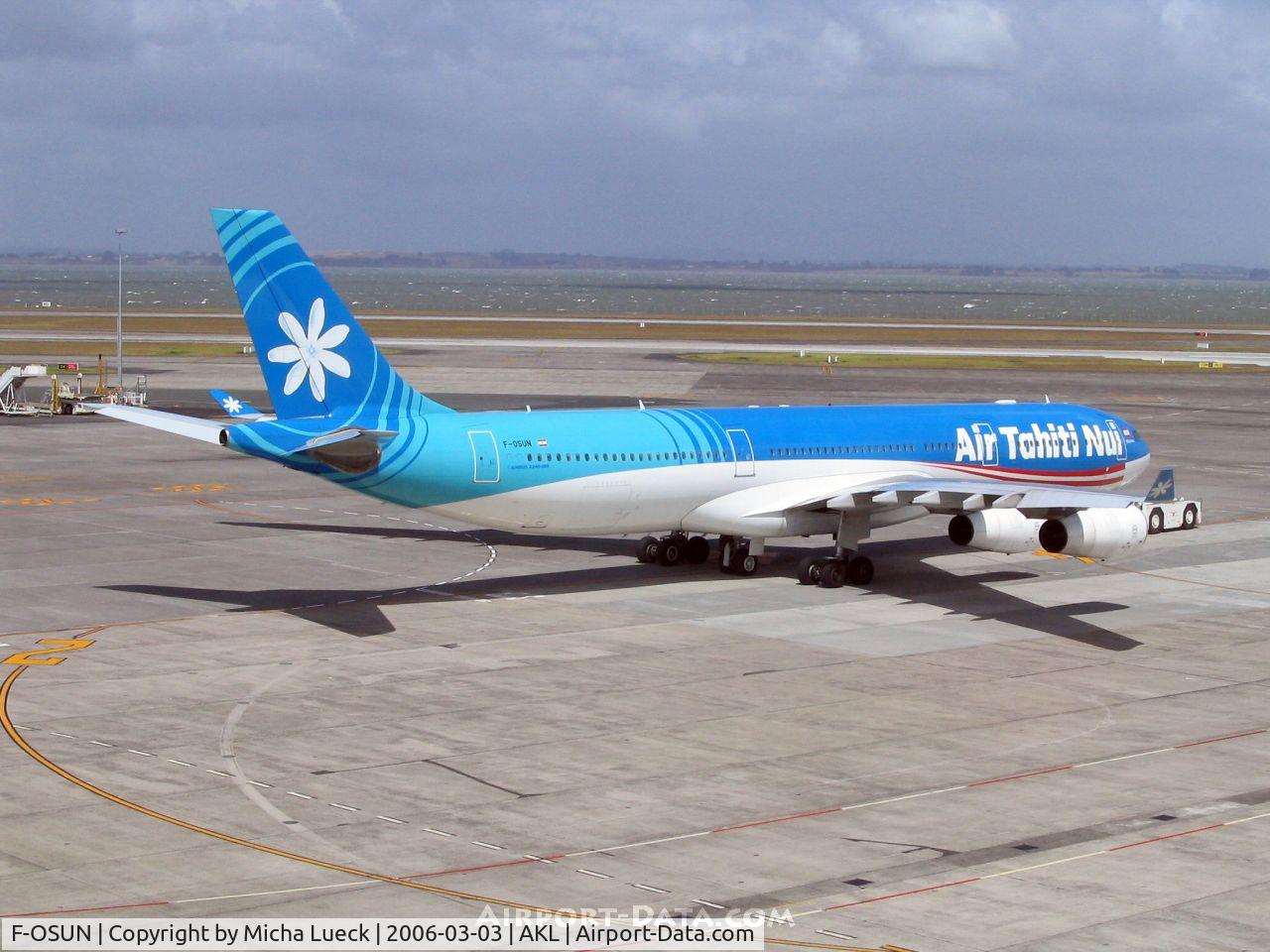 F-OSUN, 2001 Airbus A340-313 C/N 446, Push-back in Auckland