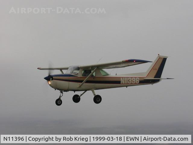 N11396, 1973 Cessna 150L C/N 15075385, Over NC