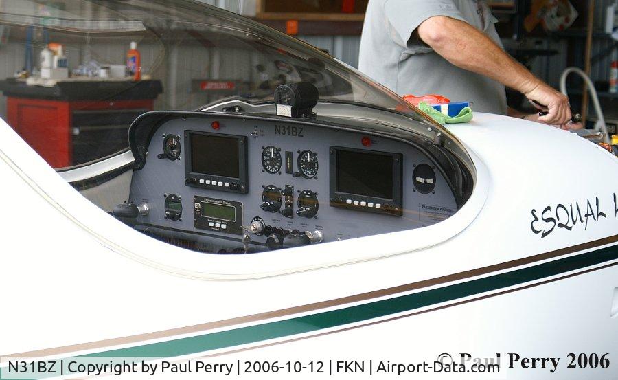 N31BZ, 2005 Vol Mediterrani VM-1 Esqual C/N E180070, Buz sure has a nice office, great outfit in there