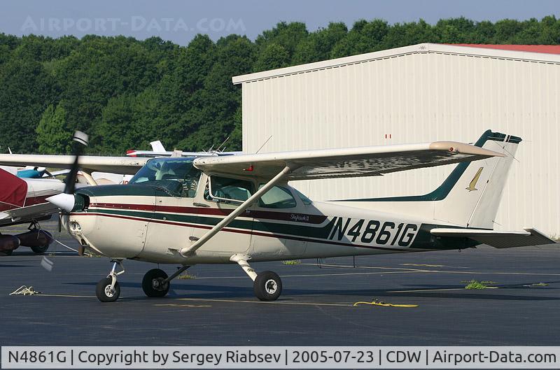 N4861G, 1979 Cessna 172N C/N 17273408, Early morning at CDW.