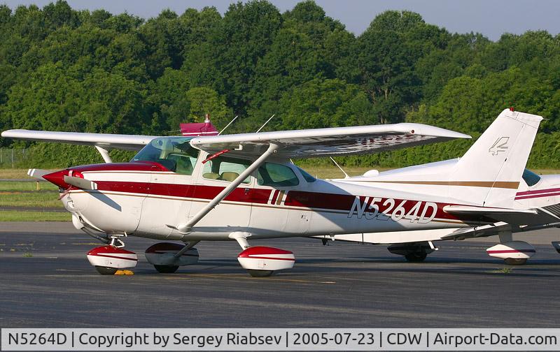 N5264D, 1979 Cessna 172N C/N 17272481, Early morning at CDW.