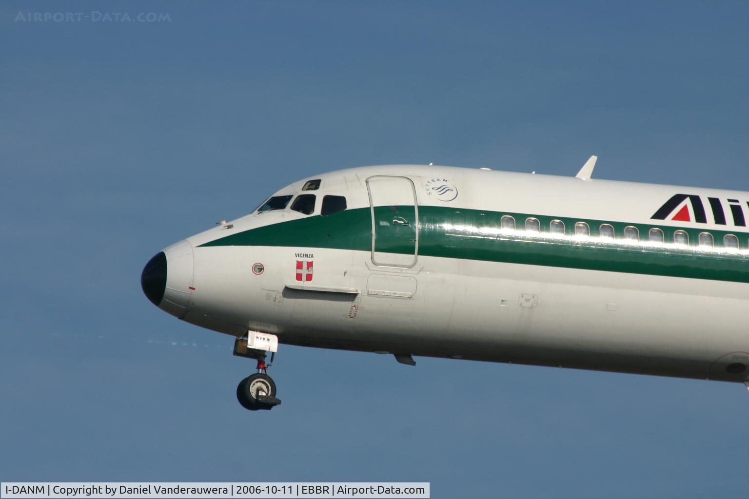 I-DANM, 1992 McDonnell Douglas MD-82 (DC-9-82) C/N 53179, close-up of VICENZA