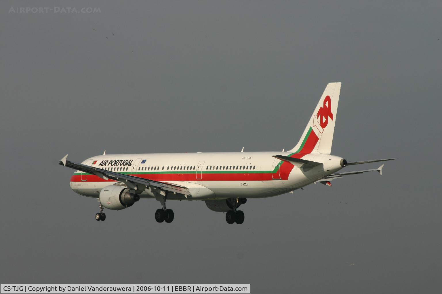 CS-TJG, 2002 Airbus A321-211 C/N 1713, shortly before landing on rwy 25L