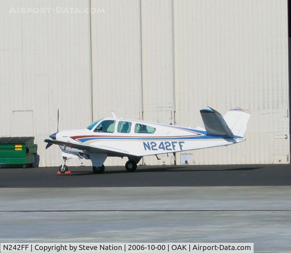 N242FF, 1971 Beech V35B Bonanza C/N D-9220, 1971 Beech V35B @ Oakland International Airport, CA