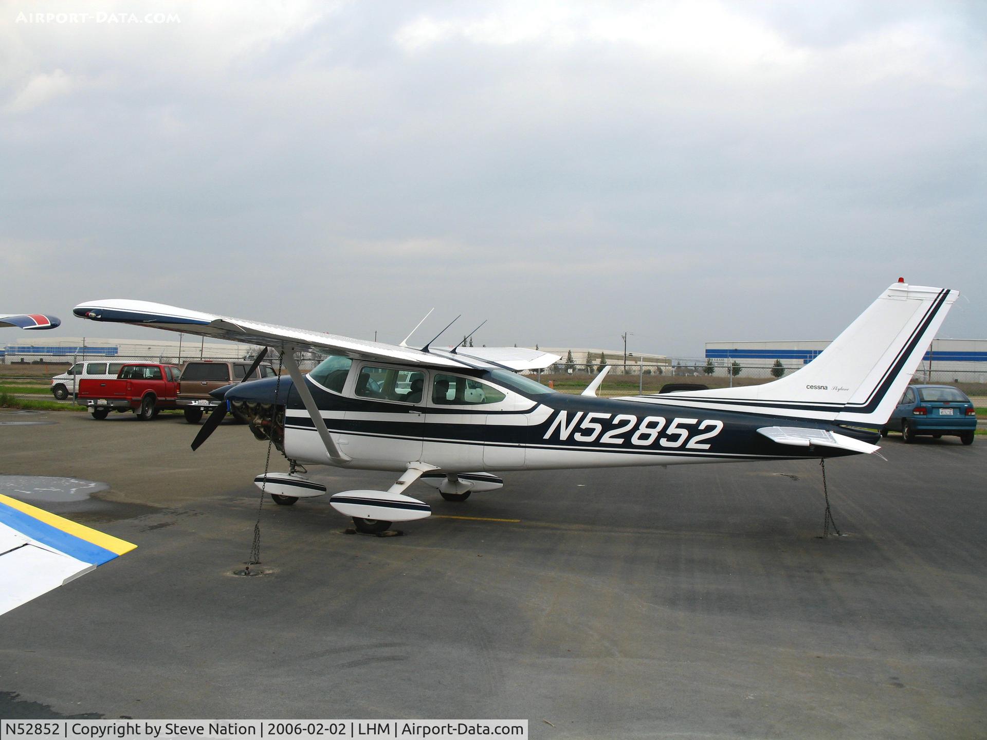 N52852, 1974 Cessna 182P Skylane C/N 18262897, 1974 Cessna 182P with cowling panel missing @ Lincoln Regional Airport, CA