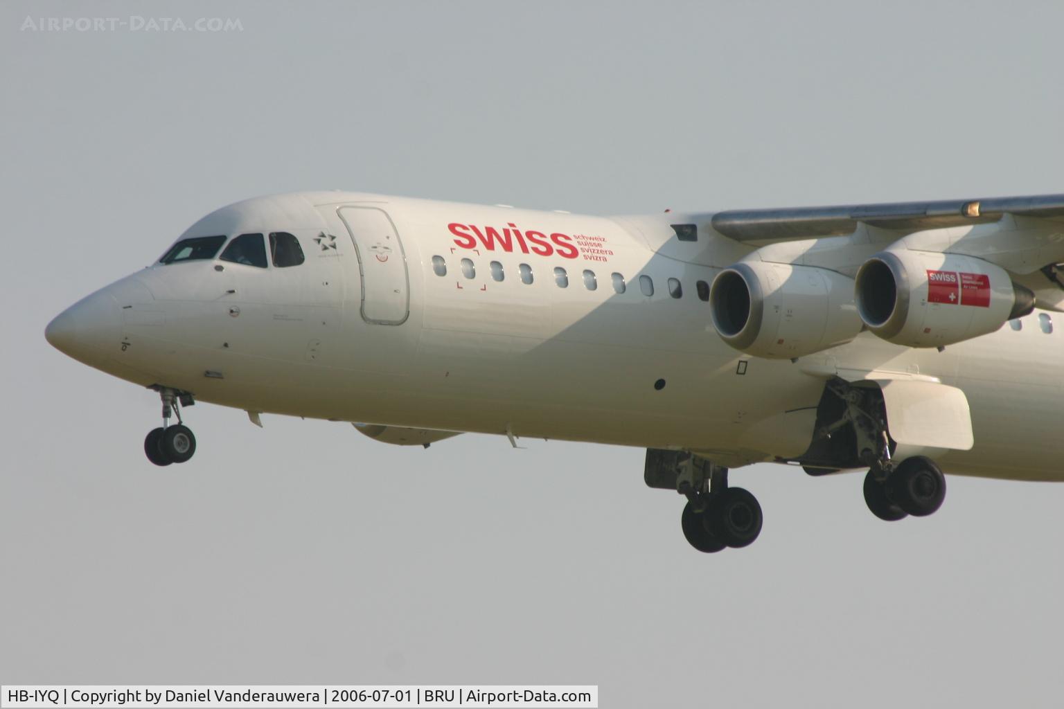 HB-IYQ, 2001 British Aerospace Avro 146-RJ100 C/N E3384, descending to rwy 25L
