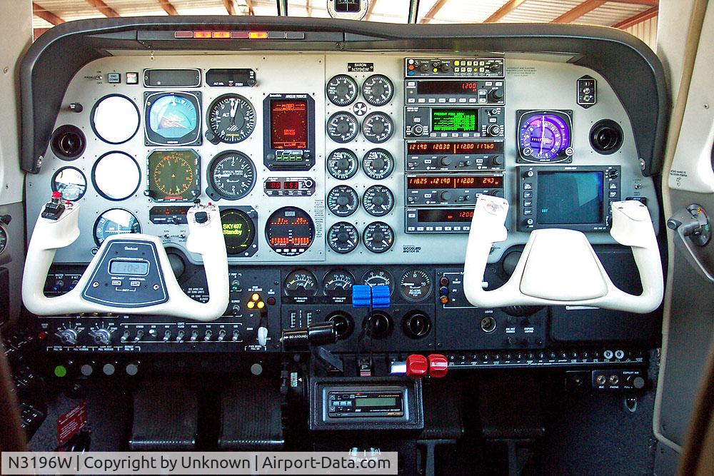 N3196W, 1999 Raytheon Aircraft Company 58 C/N TH-1913, 1999 Beechcraft Baron 58 Panel