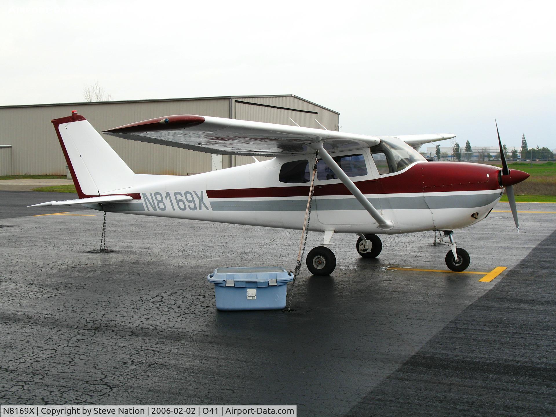 N8169X, 1961 Cessna 172B C/N 17248669, 1961 Cessna 172B @ Lincoln Regional Airport, CA