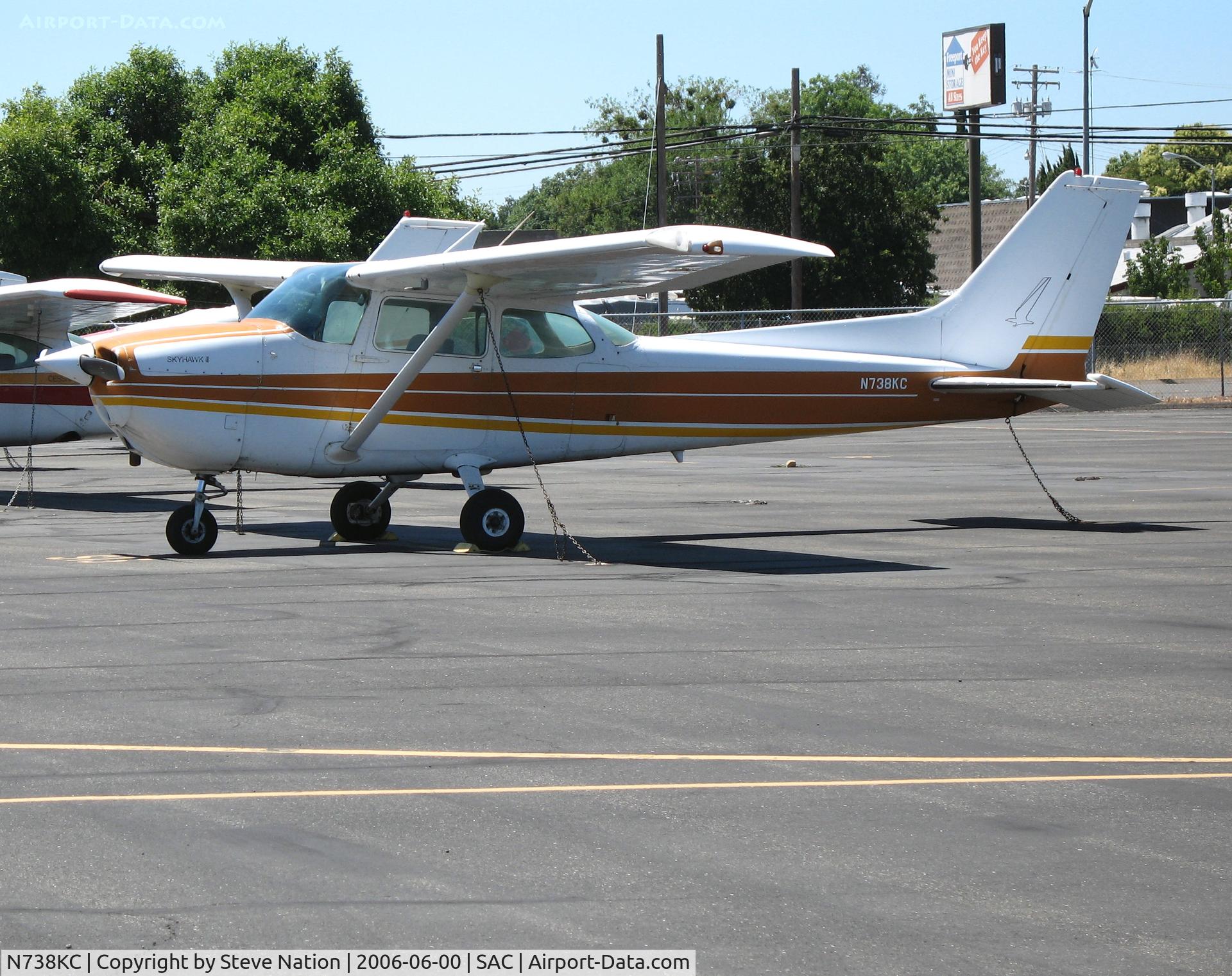 N738KC, 1977 Cessna 172N C/N 17270029, Carter Flygare Inc. 1977 Cessna 172N @ Sacramento Executive Airport, CA