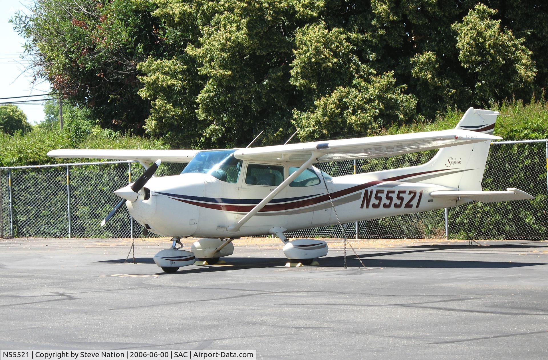 N55521, 1981 Cessna 172P C/N 17275196, Carter Flygare Inc. 1981 Cessna 172P @ Sacramento Executive Airport, CA