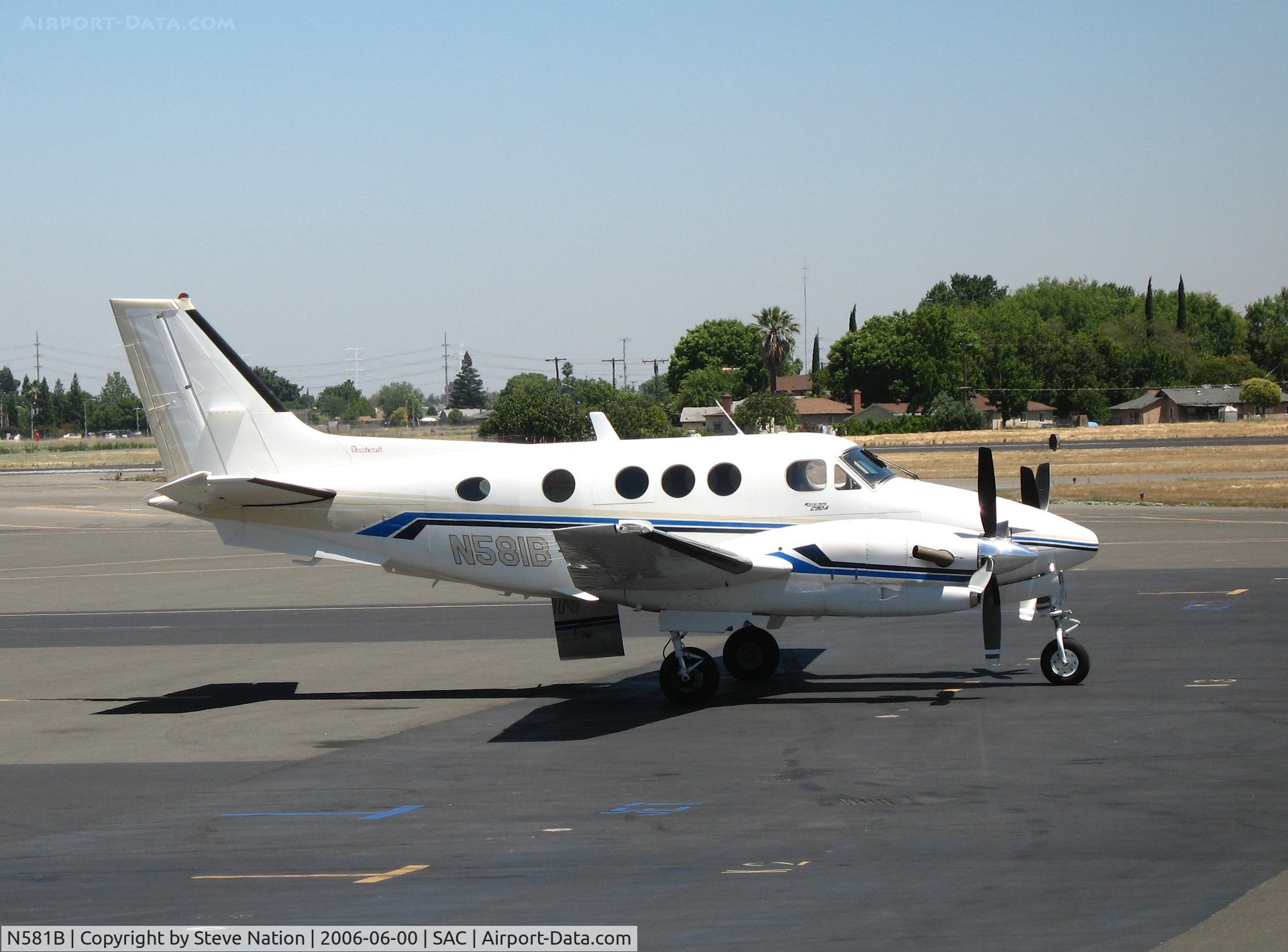 N581B, 1988 Beech C90A King Air C/N LJ-1170, JG Boswell Co 1988 Beech King Air C90 @ Sacramento Executive Airport, CA