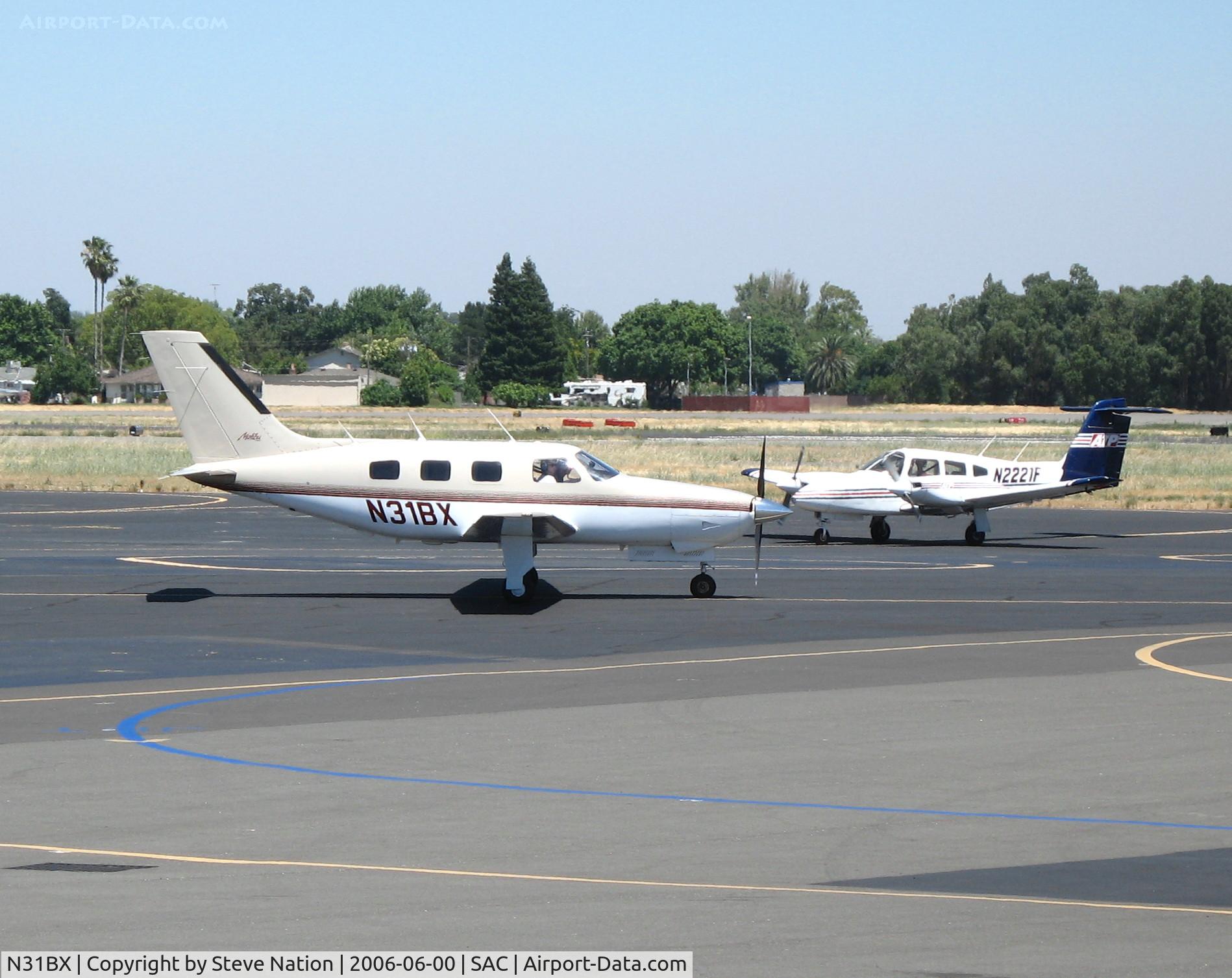N31BX, 1986 Piper PA-46-310P Malibu C/N 46-8608031, Malibu Assets (Bend, OR) 1986 Piper PA-46-310P taxying out @ Sacramento Executive Airport, CA