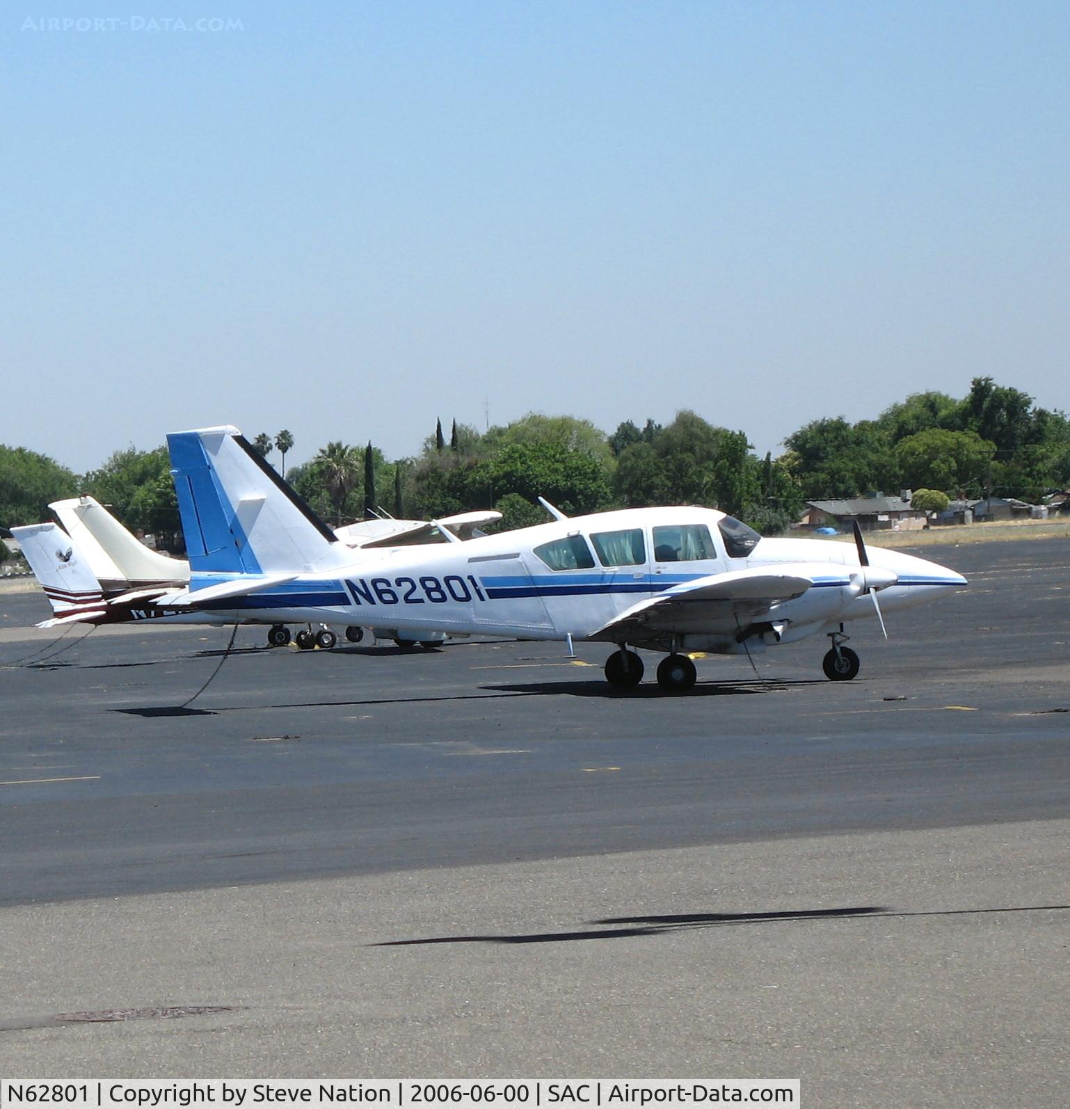 N62801, 1976 Piper PA-23-250 C/N 27-7754032, 1976 Piper PA-23-250 Aztec @ Sacramento Executive Airport, CA