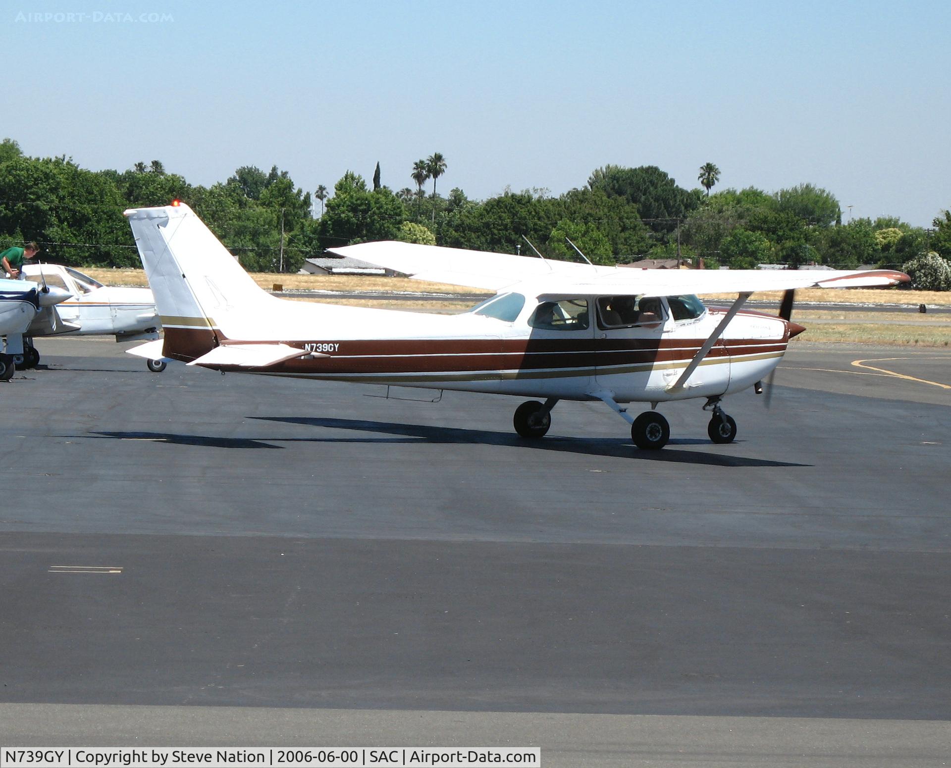 N739GY, 1978 Cessna 172N C/N 17270543, 1978 Cessna 172N on transient ramp @ Sacramento Executive Airport, CA